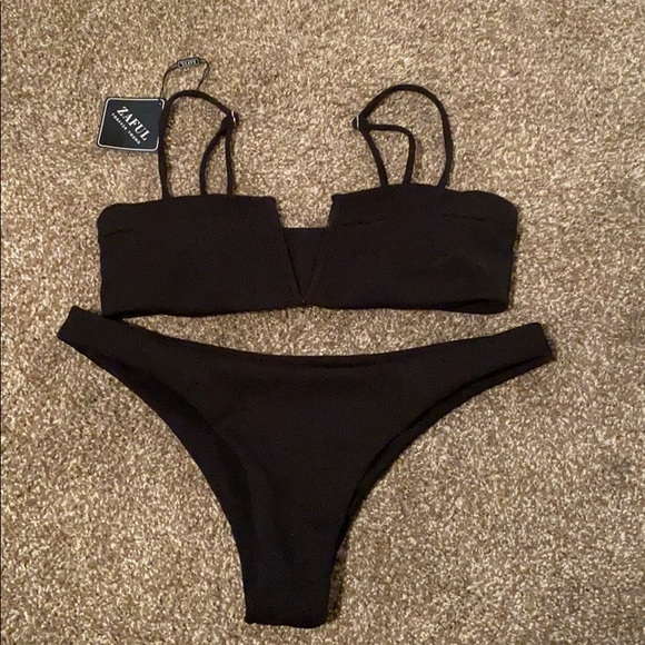 Bikini - Picture 1 of 1